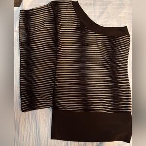 Blk and Tan net like off the shoulder shirt. Only one side has a sleeve.
